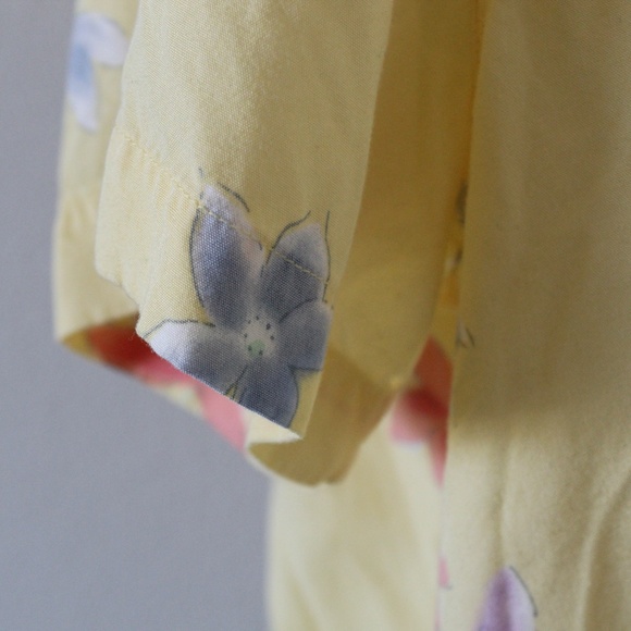 Butter Yellow Floral Short Sleeve Cropped Button Front Shirt - Picture 5 of 9